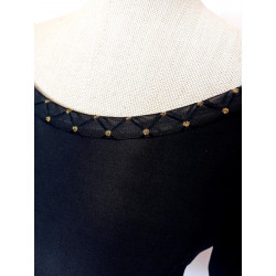 Top with sleeves off the shoulders