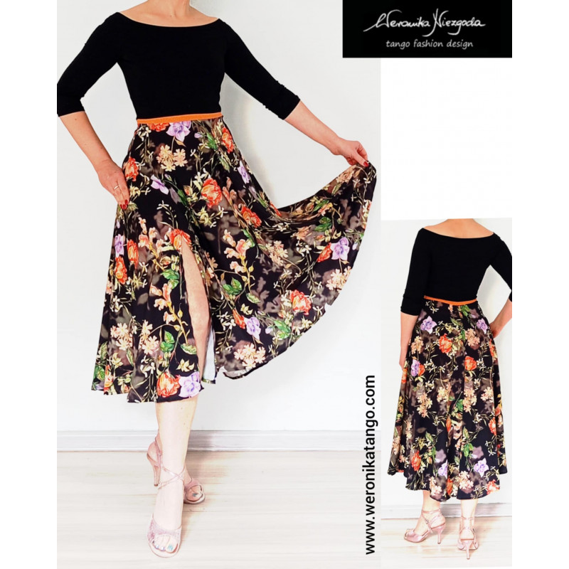 Wide dancing dress with silky skirt