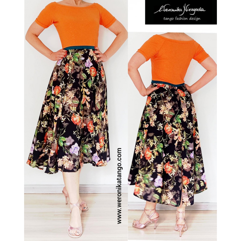 Wide dancing dress with silky skirt