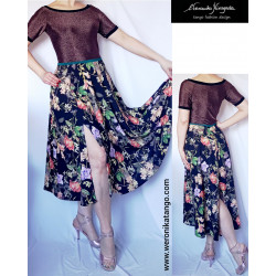 Wide dancing dress with silky skirt