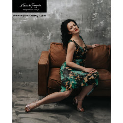 Ołówkowa sukienka z okienkiem