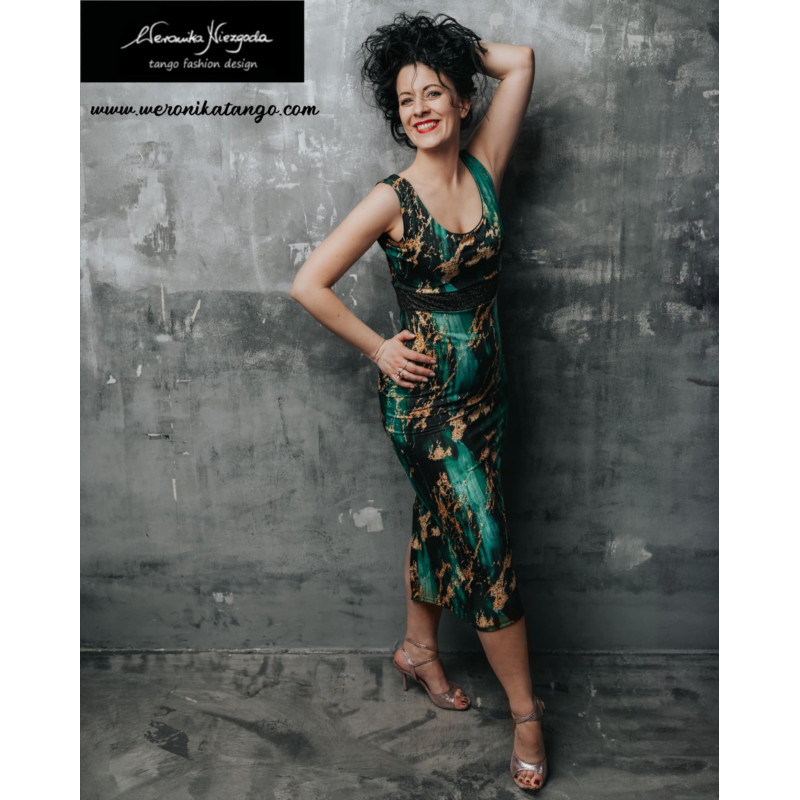 Ołówkowa sukienka z okienkiem