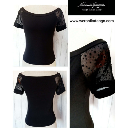 Top z dekoltem typu łódka i ażurowym rękawem