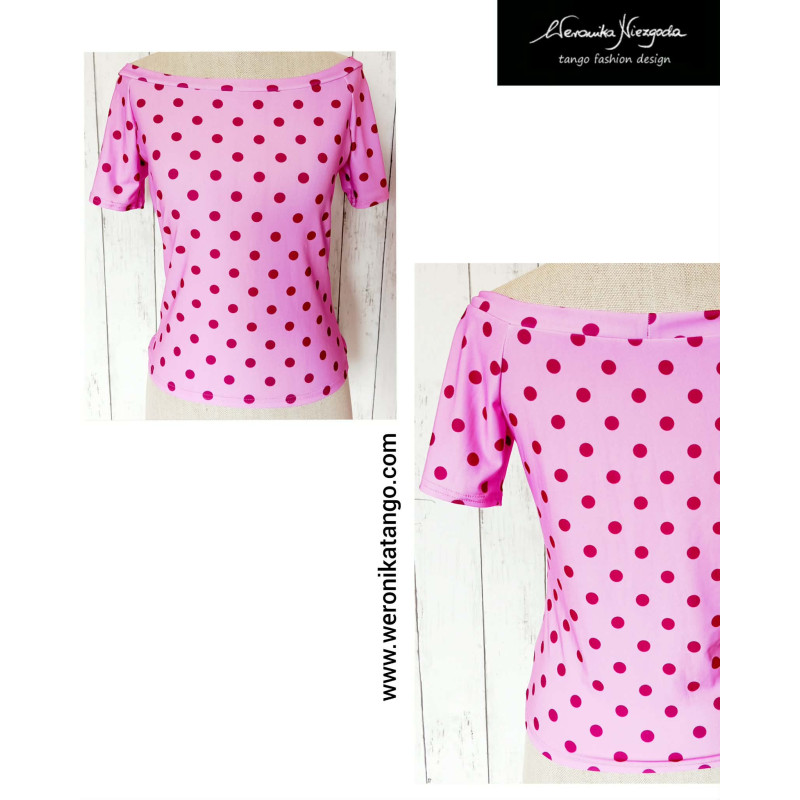 Top with sleeves off the shoulders